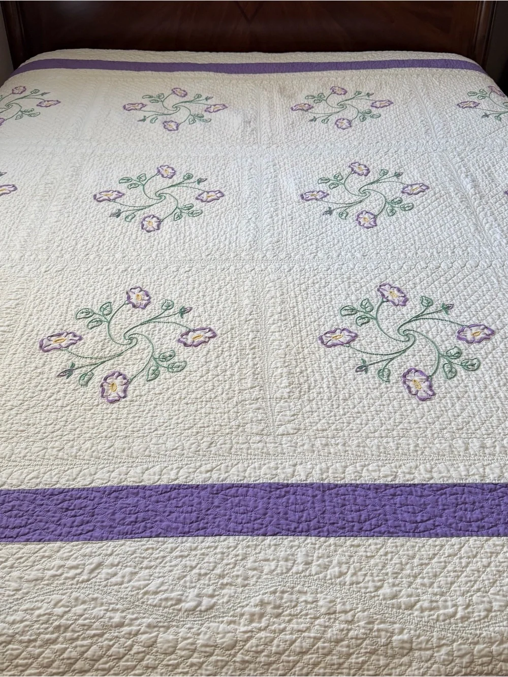 Vintage Hand Stitched Quilt c1930s 1940s Embroidered 96” x 82”